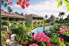 Sunset Resort is a friendly, secluded resort situated on the sheltered western side of the island on the edge of the Lagoon. With 35 spacious suites this Resort presents an intimate atmosphere.